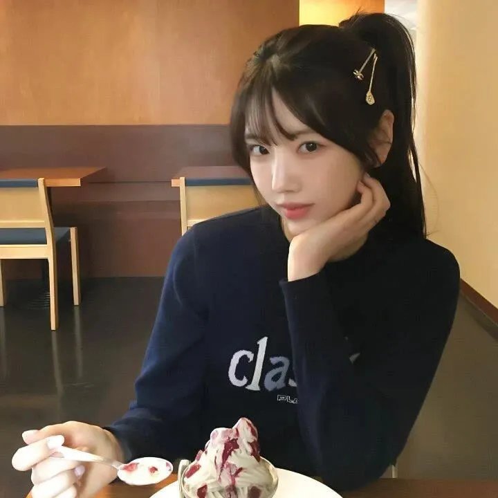 穿进末世后，我与仇人同居了